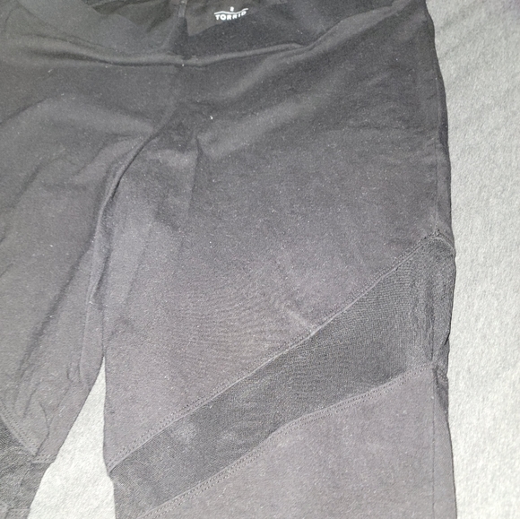 Torrid Active Mesh Detail Full Length Legging - 2XL - Black - Picture 4 of 9